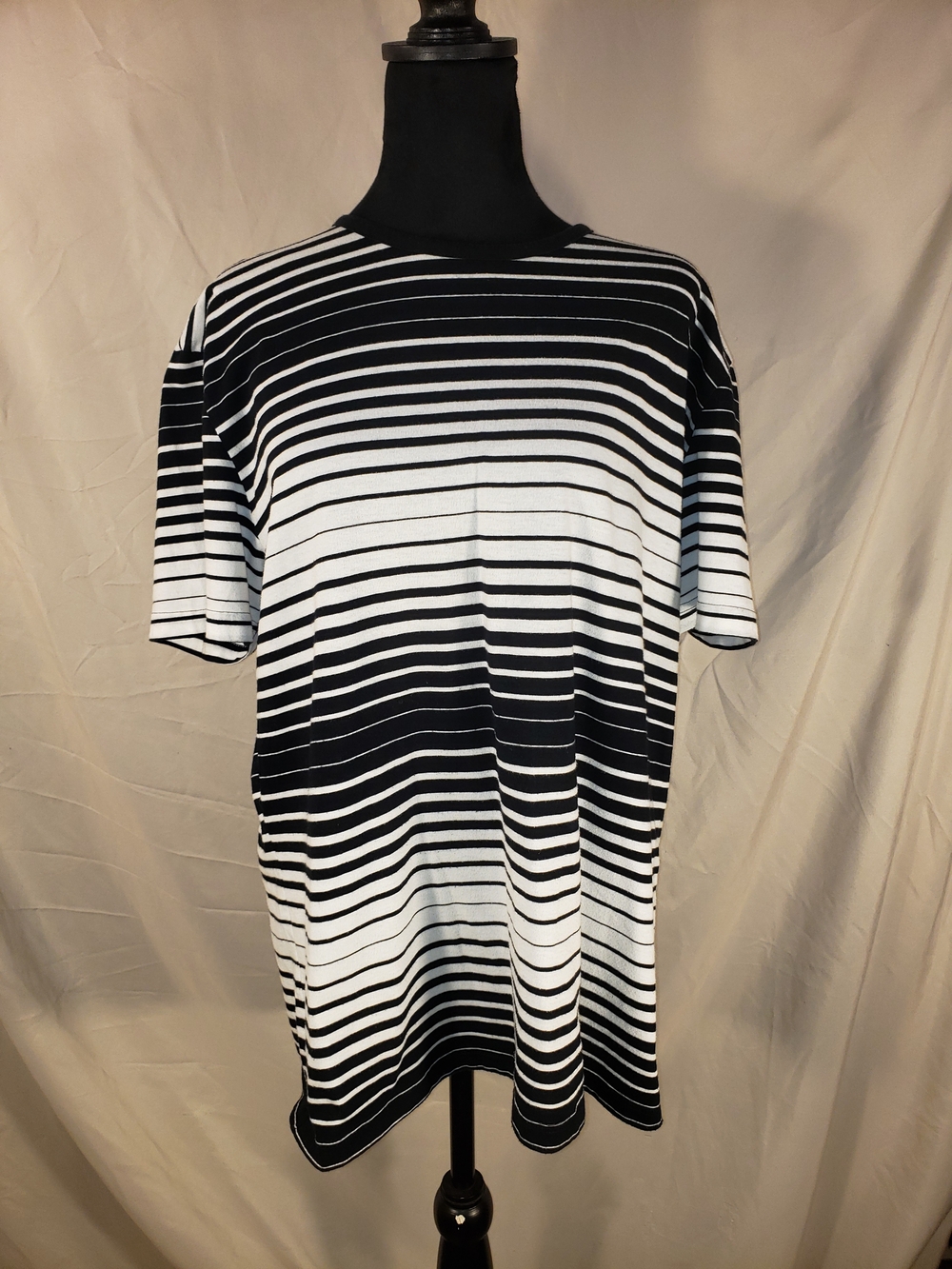 Alfani Slim Fit Black and White Horizontal Stripe Short Sleeve Tee- L